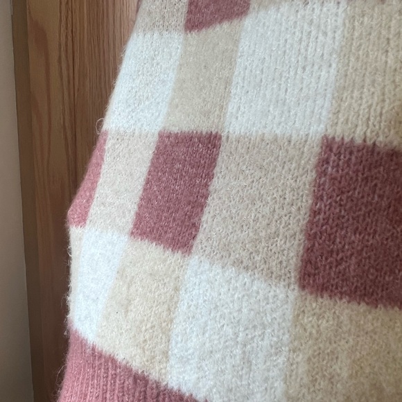 Sadie & Sage Checkered Sweater - Picture 2 of 4